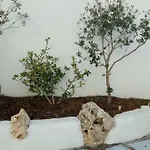 Nicos & Logaras