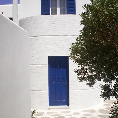 Nicos Studios & Apartments